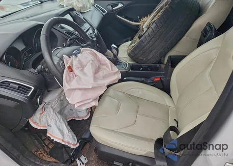 2018 Ford Focus Titanium из США, поврежденный, VIN 1FADP3J24JL220987